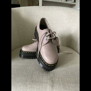 NWOT Dr. Martens Quad II Platform Derby women's 7